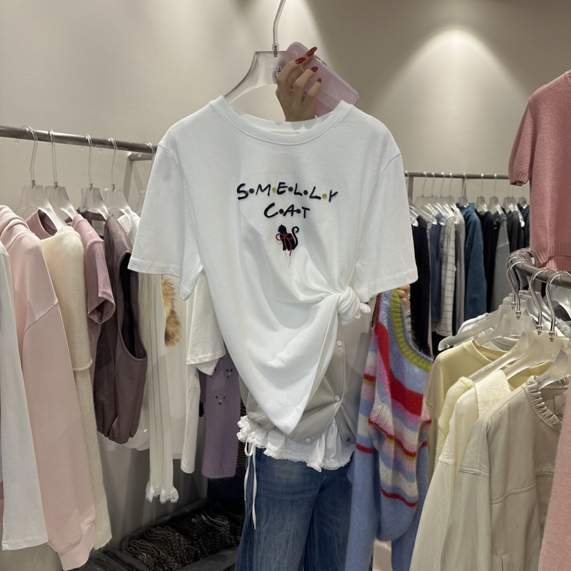服裝服飾批發(fā)行業(yè)的發(fā)展與策略